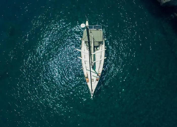 Eleni فندق آداماس