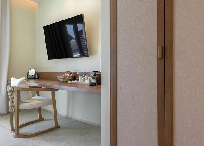 Eleni فندق آداماس